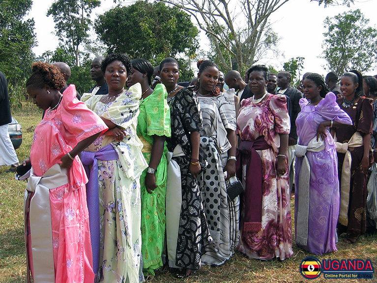 Uganda-women-traditional-clothe